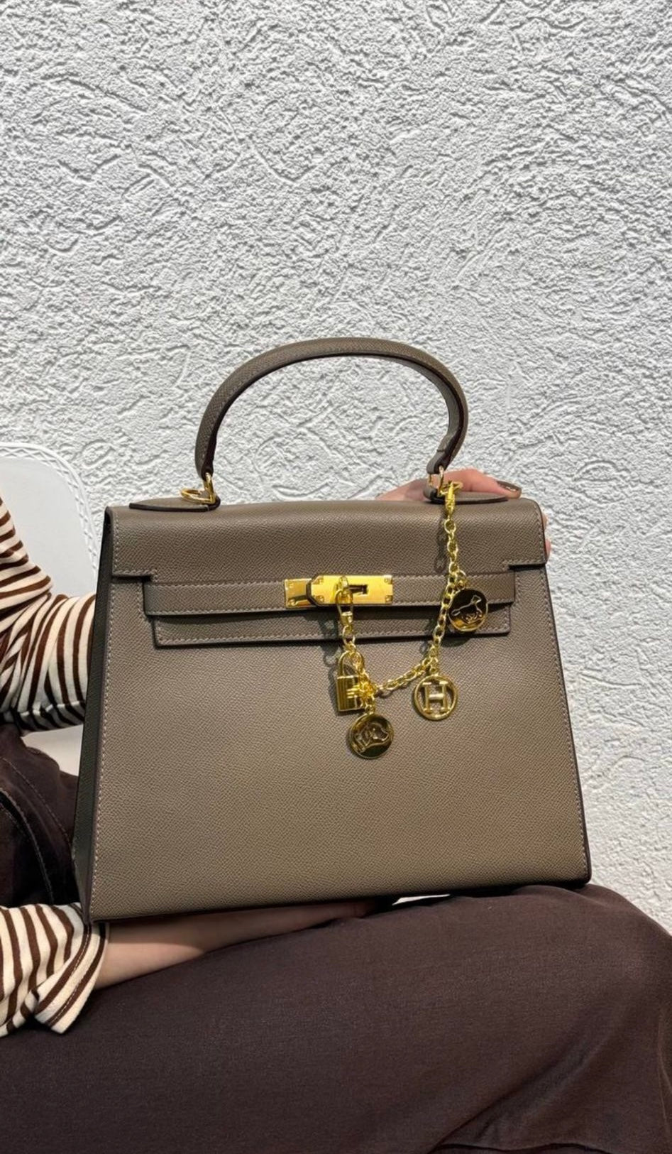 Hermes Mini Bag - The base is 28 cm