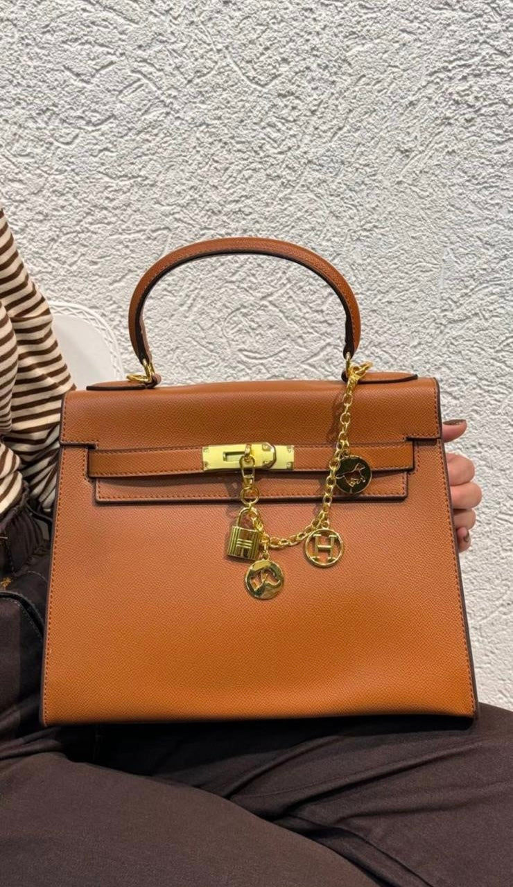 Hermes Mini Bag - The base is 28 cm